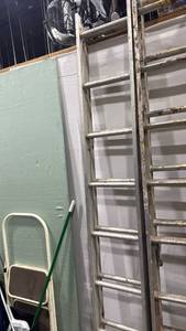lot 3022 image: 8 step aluminum ladder
