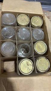 lot 3181 image: Mason jars