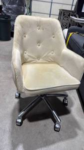 lot 3500 image: Mid Century Tufted Office Chair seat width is 16 inches