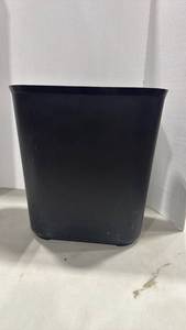 lot 3513 image: Rubbermaid waste basket 15 inches tall