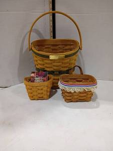 lot 4090 image: Longaberger Christmas Collection.  1998 Glad Tidings Basket and More