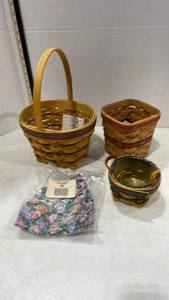 lot 4105 image: Longaberger baskets