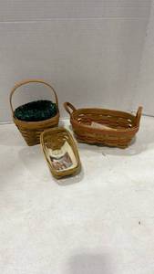lot 4107 image: Longaberger baskets