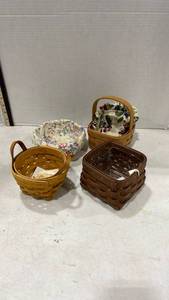 lot 4114 image: Longaberger baskets