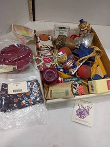 lot 4121 image: Various Longaberger Liners, Tie Ons and More