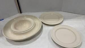 lot 4136 image: Longaberger serving platter with plates or bowl