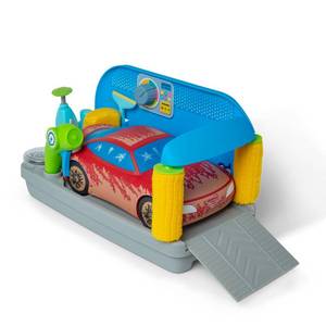 lot 13666 image: Melissa & Doug Spray & Shine Car Wash Color-Changing Water Toy Play Set Boys and Girls 3