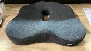 lot 19289 image: Max&Love Memory Foam Seat Pillow