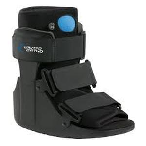 lot 13695 image: Medical boot brace