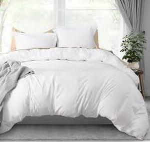 lot 7775 image: King Size Duvet Cover Set - New in Box