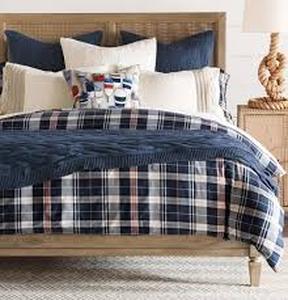 lot 7778 image: Blue and White Plaid Bed Set