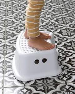 lot 11800 image: Dreambaby Multi-Purpose Step Stool for Toilet Training