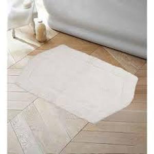 lot 11917 image: White Sherpa Rug 1ft 5in x 1ft 10in