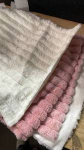lot 14368 image: Decorative Faux Fur throw pillow cases  - White and Pink