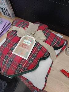 lot 17279 image: Holiday Plaid Decorative Pillow Set 2pk