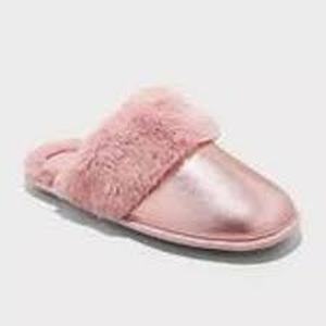 lot 12112 image: Target Auden Pink Fur Slippers Size 56