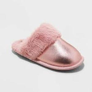 lot 12123 image: Cat And Jack Pink Fuzzy House Slippers  Size L45