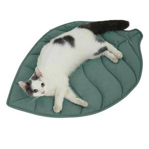 lot 6350 image: Letalong 30 X 20 Inch Leaf Shaped Cotton Cat Bed Pad, Warming Cat Mat, Pet Warming Pad for Cats, Warmer Mat for Feral and Indoor Cats, 2025 Enlarged and Thickened Leaf Beds