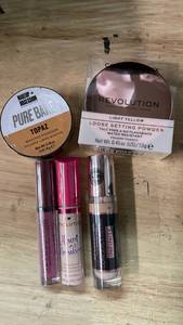 lot 19751 image: Makeup Revolution Beauty Bundle