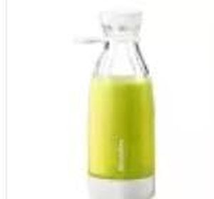 lot 14253 image: Portable Blender, Fashion Portable Blender for Shakes and Smoothies 11.8 Oz, Magnetic USB Fast Charging Mini Fresh Juice Mixer Bottle, Take It for Traveling, Outdoor, Gym, Office, (white)