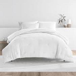 lot 5244 image: Hansleep Twin Size White Quilt Set