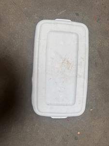 lot 5127142 image: Random white storage lid fits rectangular storage container  - Retail $1