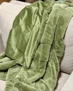 lot 5127116 image: Green wave kids plush throw blanket - Pillowfort - Retail $15