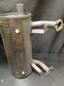 lot 1016 image: LAUUEXOP Right Side Muffler Compatible for Honda GX630 GX660 GX670 GX690 Engine - Retail $92