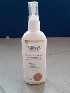 lot 15945 image: Veterinary Formula Hot Spot & Itch Relief Spray - Retail $8