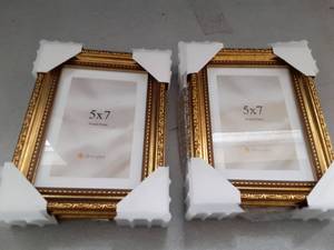 lot 15995 image: Four Pack 5x7 Picture Frames  - Retail $0