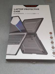 lot 15999 image: Comb Design Laptop Protective Case - Retail $25