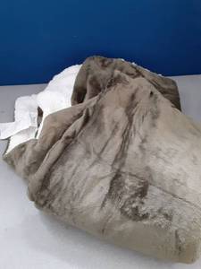 lot 16001 image: Bedsure Green Throw Blanket  - Retail $0