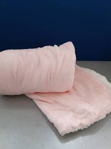 lot 16002 image: Bedsure Pink Throw Blanket  - Retail $0