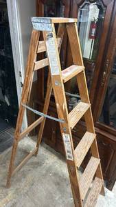 lot 29 image: Keller W-6 Wooden Step Ladder - 6 Foot - Retail $85
