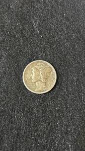 lot 82 image: 1941 Mercury Silver Dime