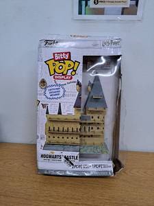 lot 4822 image: Funko Bitty POP Display Hogwarts Castle with Luna Lovegood and Albus Dumbledore Figures
