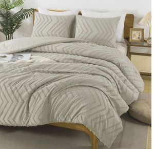 lot 6080 image: Andency Oatmeal Comforter Set King Size, Boho Soft Warm Tufted Bedding Comforter Sets For King Size Bed, 3 Pieces Aesthetic Chev - Retail $67