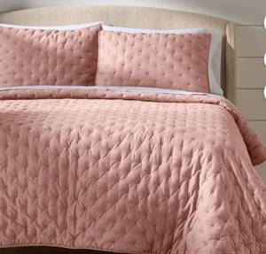 lot 15454 image: Better Homes & Gardens Rose Chambray Quilt