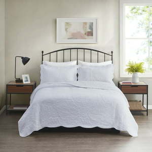 lot 6215 image: Better Homes & Gardens Paisley Medallion Cotton Quilt -King- Retail $70