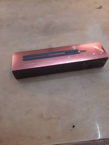 lot 15455 image: Hairitage Straight To It 1 inch Flat Iron for Hair Straightening & Frizz Control  Ceramic Tourmaline Straightener for All Hair Types  Auto Shut Off - Retail $36