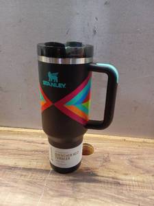 lot 6333 image: Stanley 40 oz. Quencher H2.0 FlowState Tumbler&nbsp Hyper Geo - Retail $50