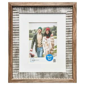 lot 6514 image: Pack of 3, Mainstays 5x7 Picture Frame Rustic Farmhouse Matted Tabletop Photo Frame (Cosmetic Damage)