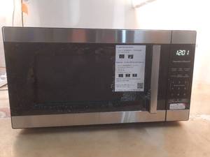 lot 15795 image: Hamilton Beach 1.6 Cu ft Sensor Cook Countertop Microwave Oven in Stainless Steel (DAMAGED)  - Retail $130