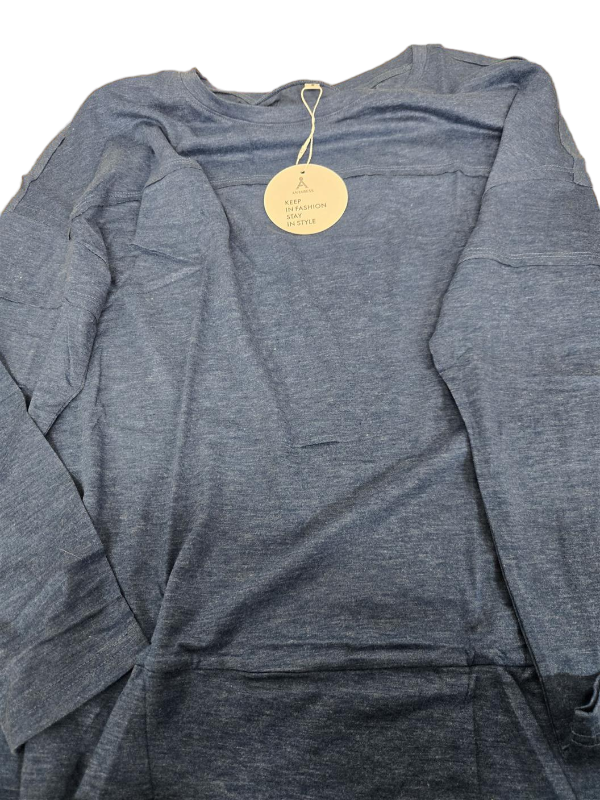 lot 10069 image: Womens Long-Sleeve Top -Size Small