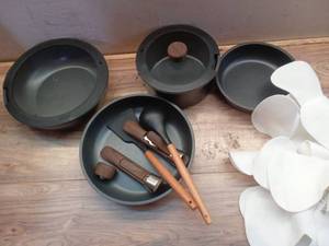lot 30311 image: Carote Detachable 15 Pieces Set with Removable Handle