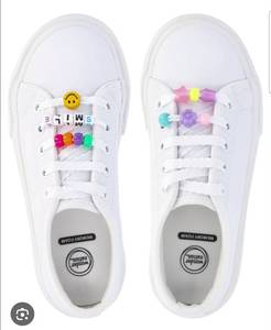 lot 15147 image: Wonder Nation Girls White Sneakers with Colorful Charms -Size 6