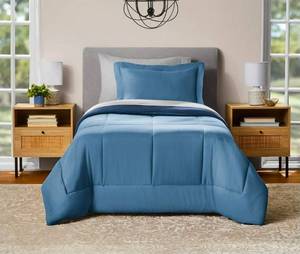 lot 32167 image: Mainstays All in One Reversible Comforter and Sheet Set- 5 Piece, Twin, Light Blue