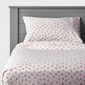 lot 15246 image: Queen Cherry Microfiber 4-Piece Sheet Set - Pillowfort (Size Queen)