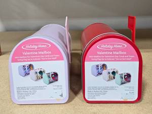 lot 151 image: Holiday Home Valentine Mini Mailbox Set