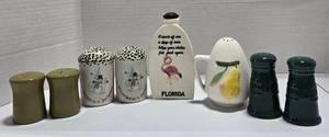 lot 231 image: Decorative Kitchen Salt and Pepper Set Collection